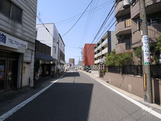 南西側前面道路（南東側から）