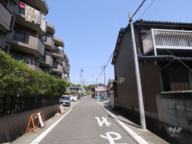 南東側前面道路（南西側から）