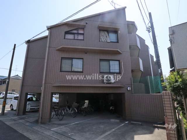 ユニ—ブル新宿の外観（北側から）