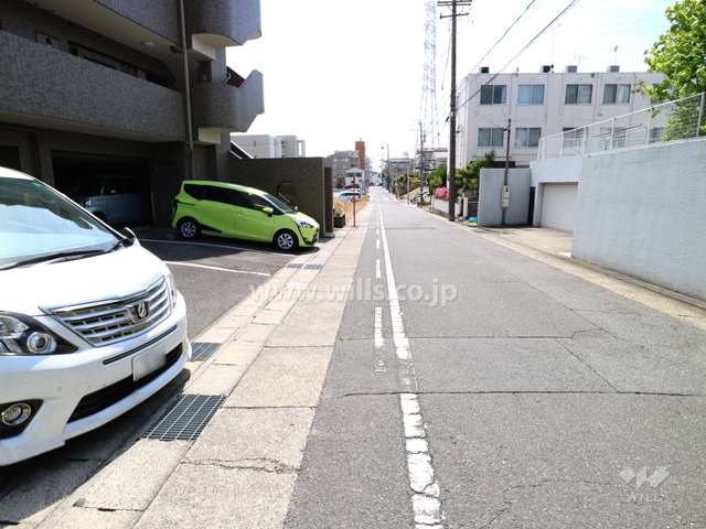 敷地北西側の前面道路