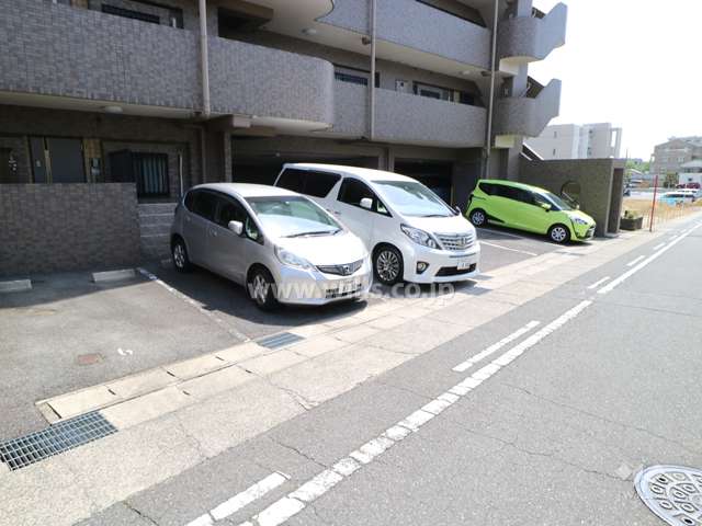 敷地内駐車場(屋外平面式)