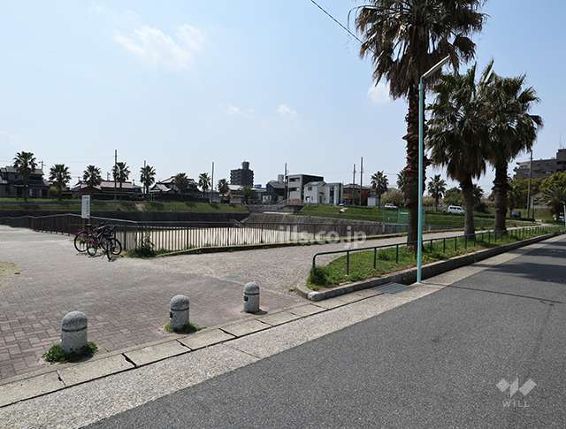 マンションの南側は猪子石原中央公園です。