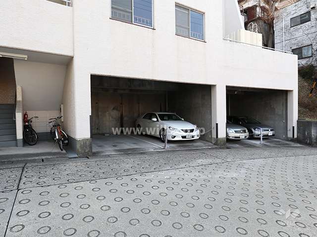 敷地内駐車場（敷地北側にある屋内平面式）