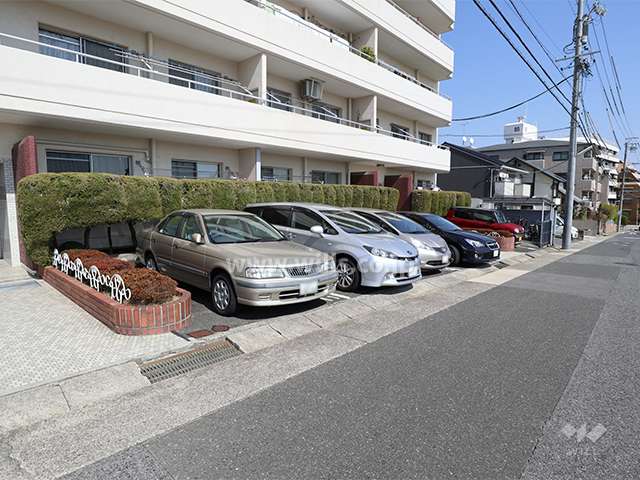 敷地内駐車場（敷地南側にある屋外平面式）