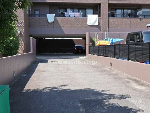 駐車場出入り口（屋内平面式）