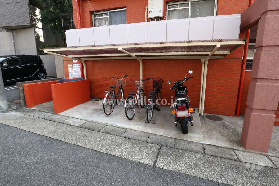駐輪場とバイク置場