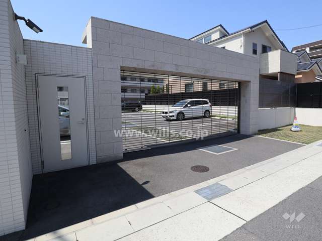 駐車場出入り口（リングシャッター付き）