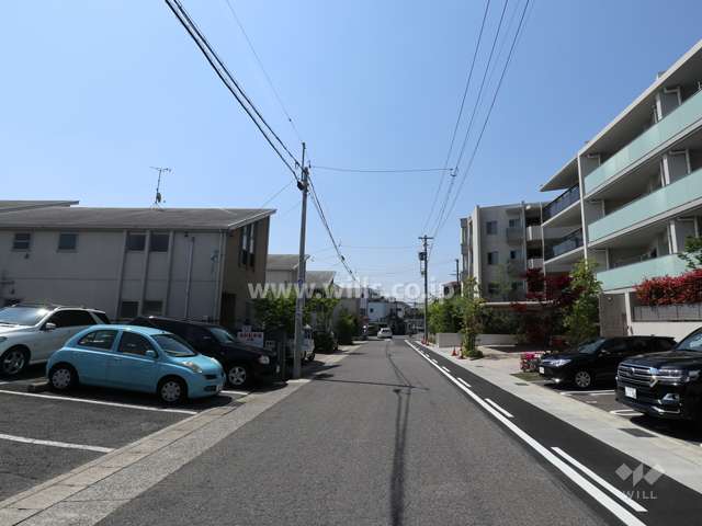 敷地の東側前面道路（北側から）