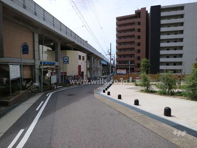敷地の南側前面道路（東側から）