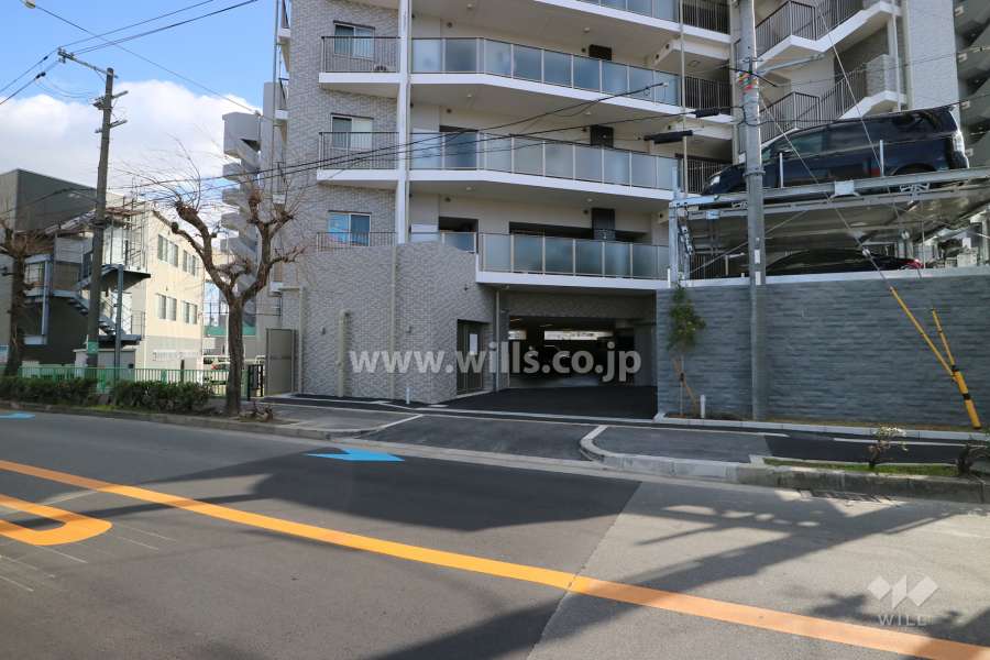 駐車場出入り口（正面）