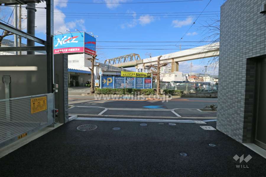 駐車場出入り口
