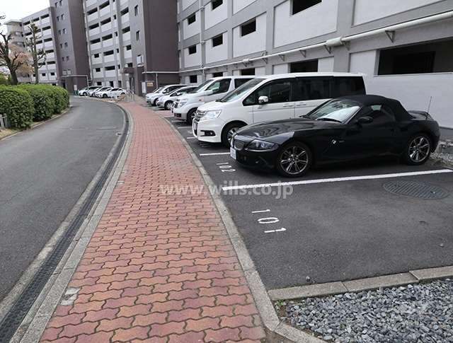 敷地内駐車場(屋外平面式)
