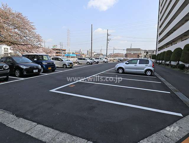 敷地北側の敷地内駐車場（屋外平面式）