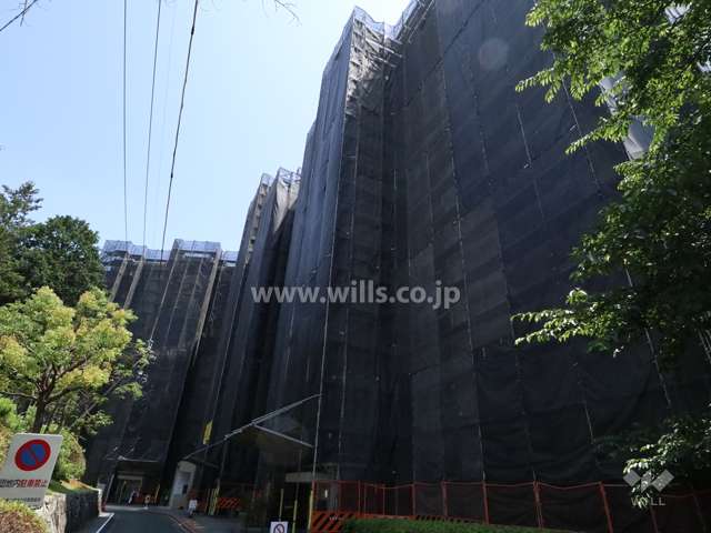 西一社第二団地101号棟の外観(北西側から)※平成30年6月現在大規模修繕工事中