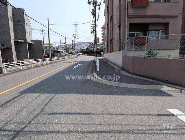 敷地北東側の前面道路
