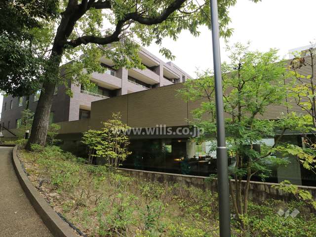 グランドヒルズ覚王山法王町華の邸と輝の邸をつなぐ建物