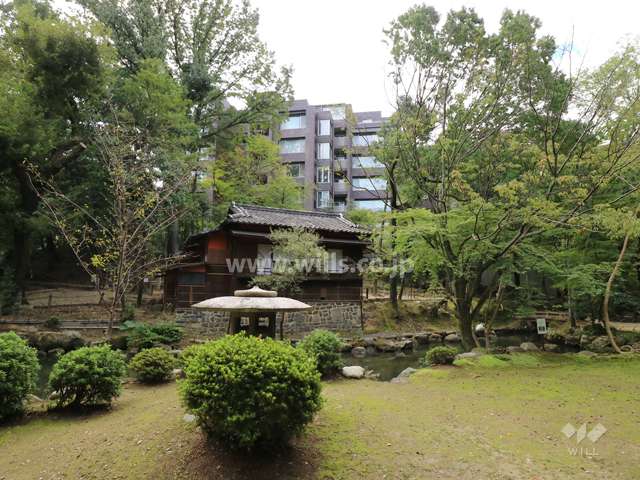 揚輝庭が望めます。