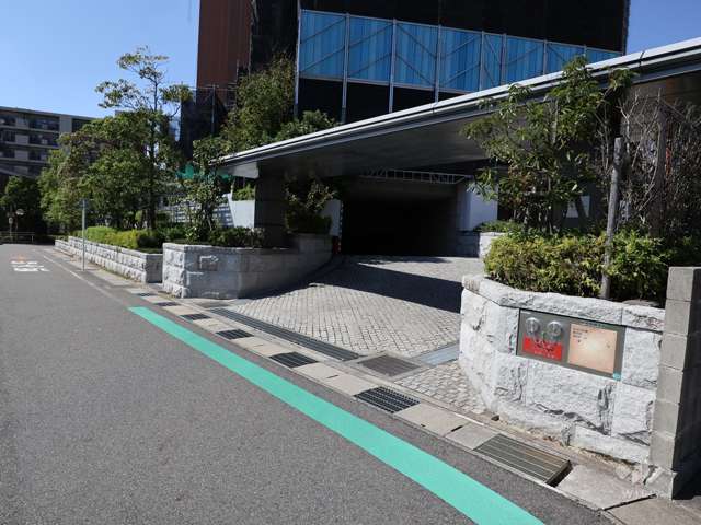 駐車場出入り口