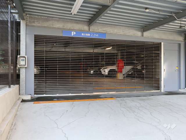 駐車場出入り口（リングシャッター付き）