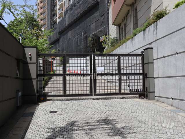 駐車場出入り口