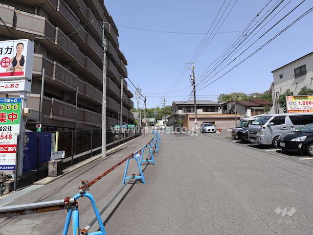 敷地東側の前面道路