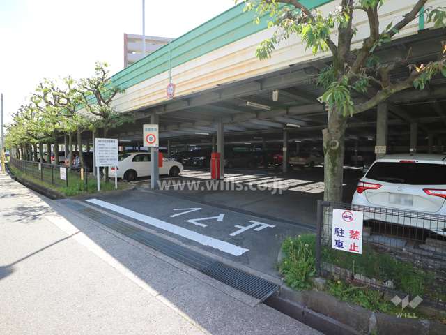 敷地内自走式駐車場1階部分への北側出入り口