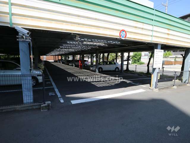 敷地内自走式駐車場1階部分への東側出入り口