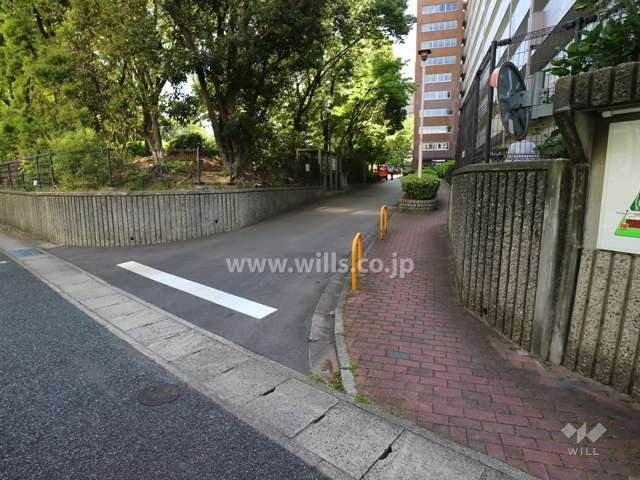 西側敷地入り口