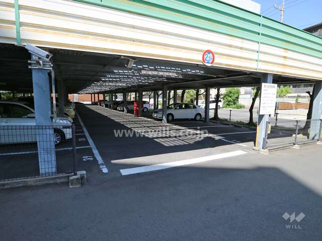 敷地内自走式駐車場1階部分への東側出入り口