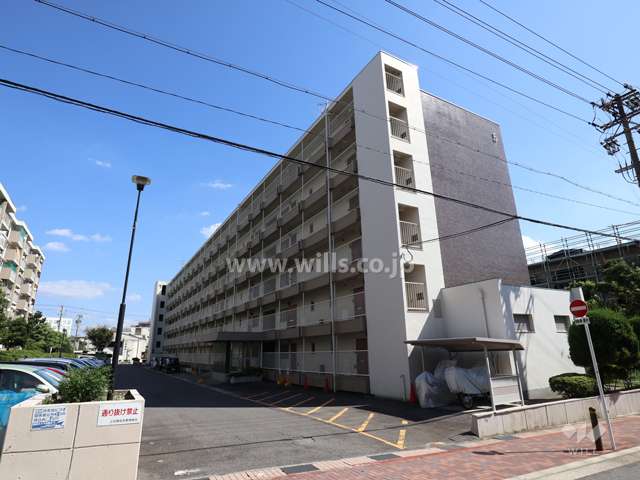 上社南住宅5号棟の外観（北西側から）