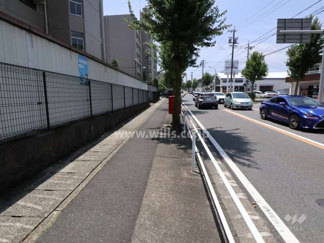 敷地北西側の前面道路