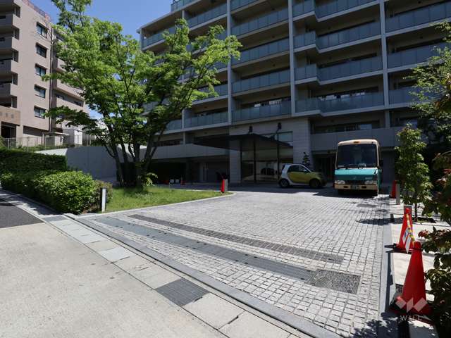 エントランス前の車寄せ