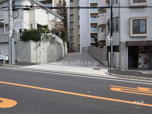 駐車場アプローチ