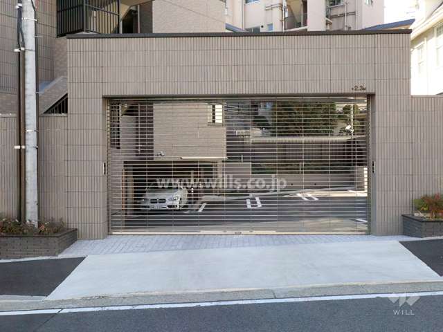 駐車場出入り口(リングシャッター付き)