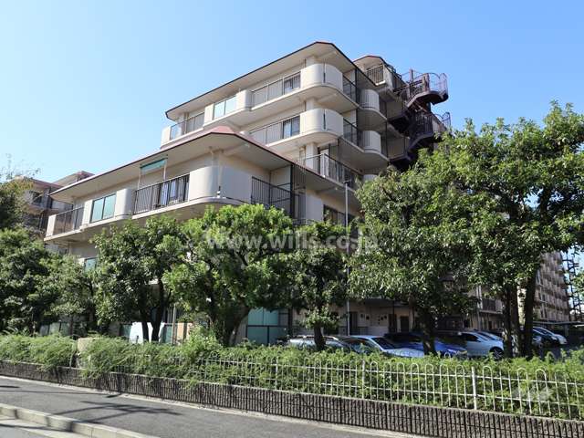 サンマンション千種公園D棟の外観(北東方向から)