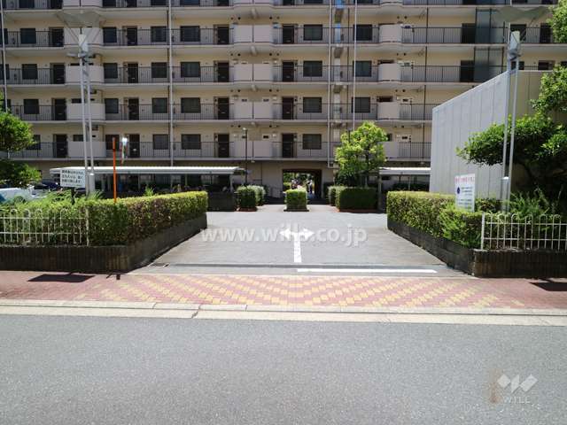 駐車場出入り口