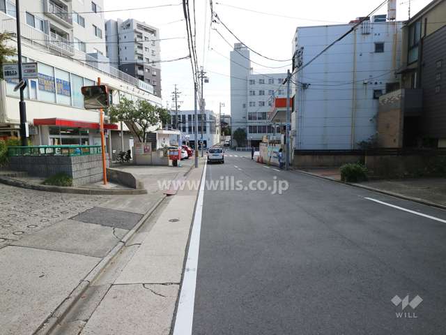 敷地南側の前面道路