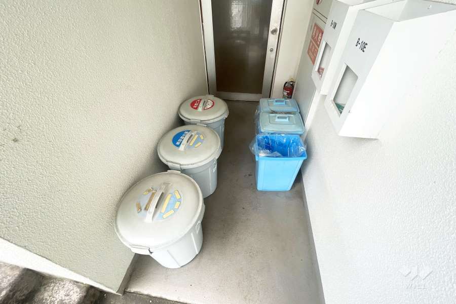 月見ケ丘マンションB棟10階ごみステーション