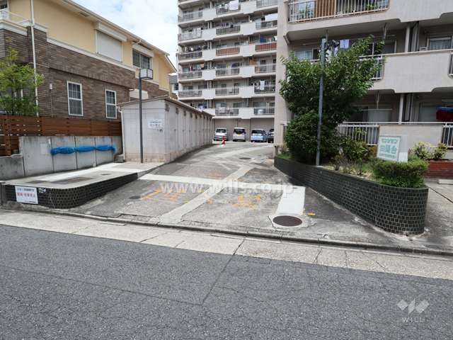 駐車場出入り口