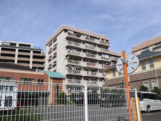 マンション向陽台の遠景(南西側から)