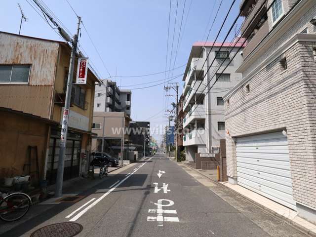 敷地南側の前面道路