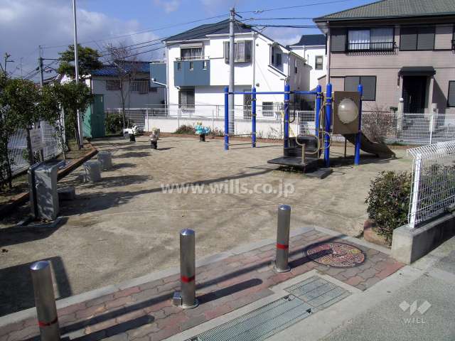隣接する公園