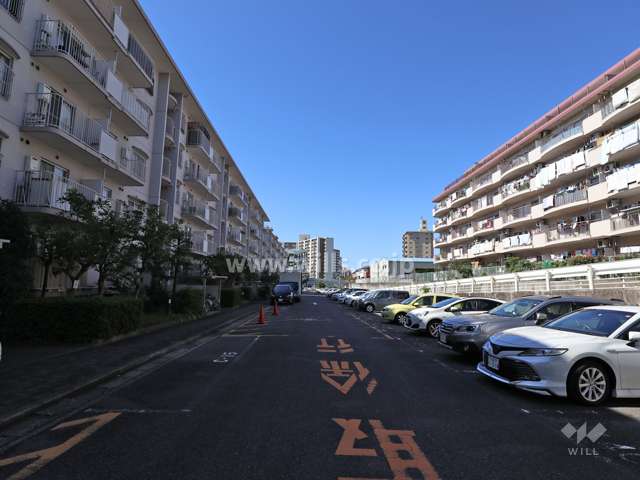 敷地の北側前面道路（東側から）