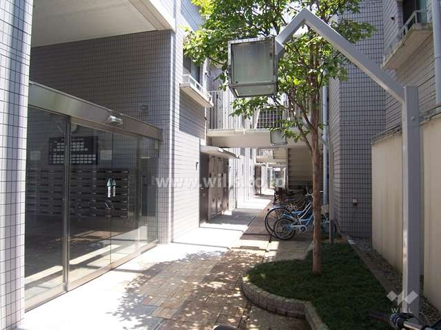 各住戸へ続くアプローチ