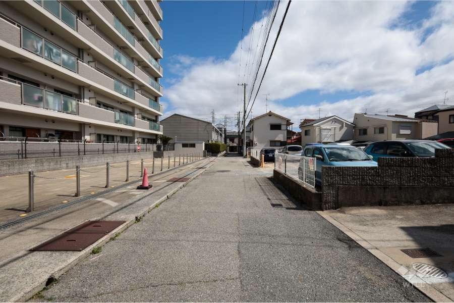 敷地南側の前面道路