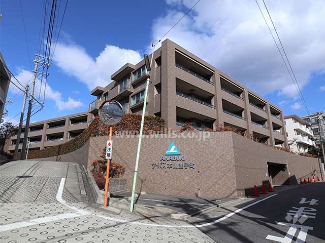 サーパス本山鹿子町の外観(南西側から)