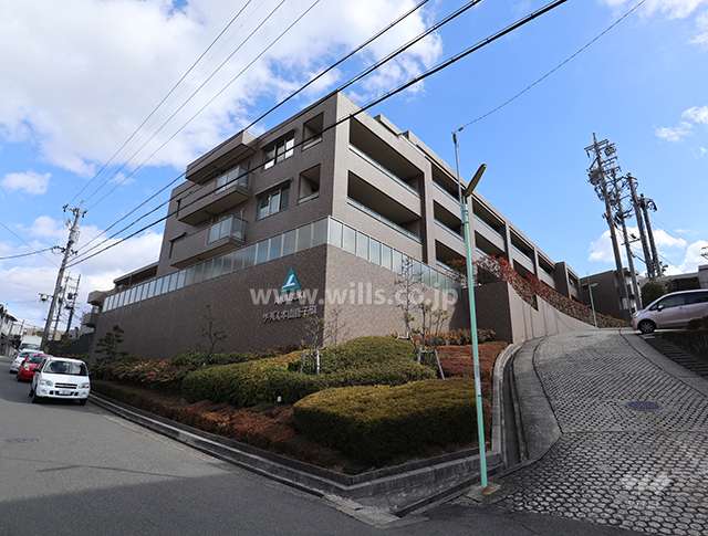 サーパス本山鹿子町の外観(北西側から)