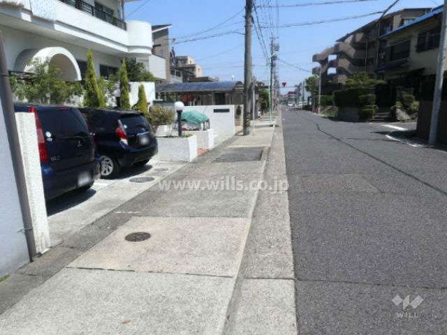 敷地南側の前面道路