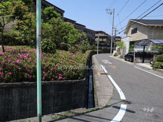 敷地東側の前面道路(壱番館~五番館)
