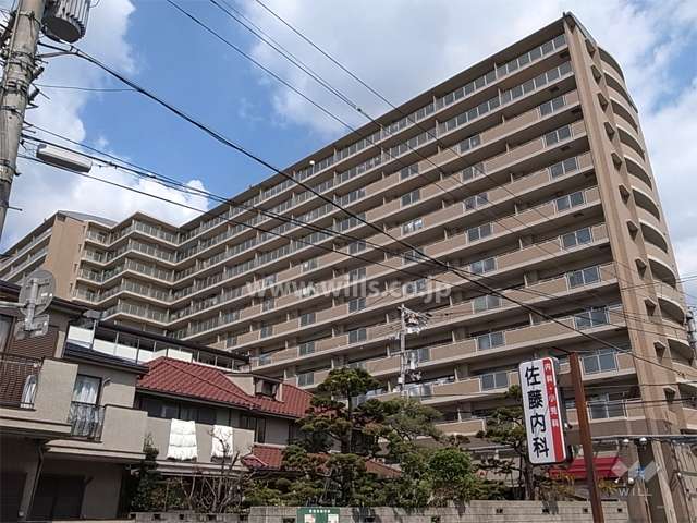 モンセーヌ蛍池ステーションサイドＢ棟（ルシオーレ蛍池B棟）の外観（南側から）